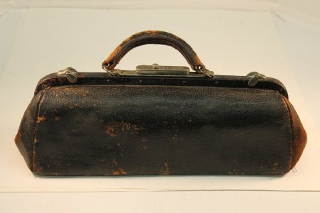 1800's Doctor's Bag  Medical antiques, Doctor medical, Victorian doctor